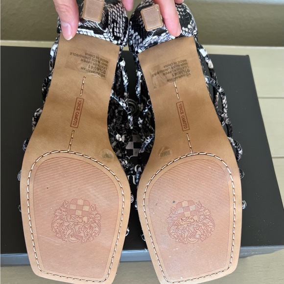 ✨NEW✨VINCE CAMUTO Ambaritan Strappy Heeled Sandals🐍 - Picture 7 of 7